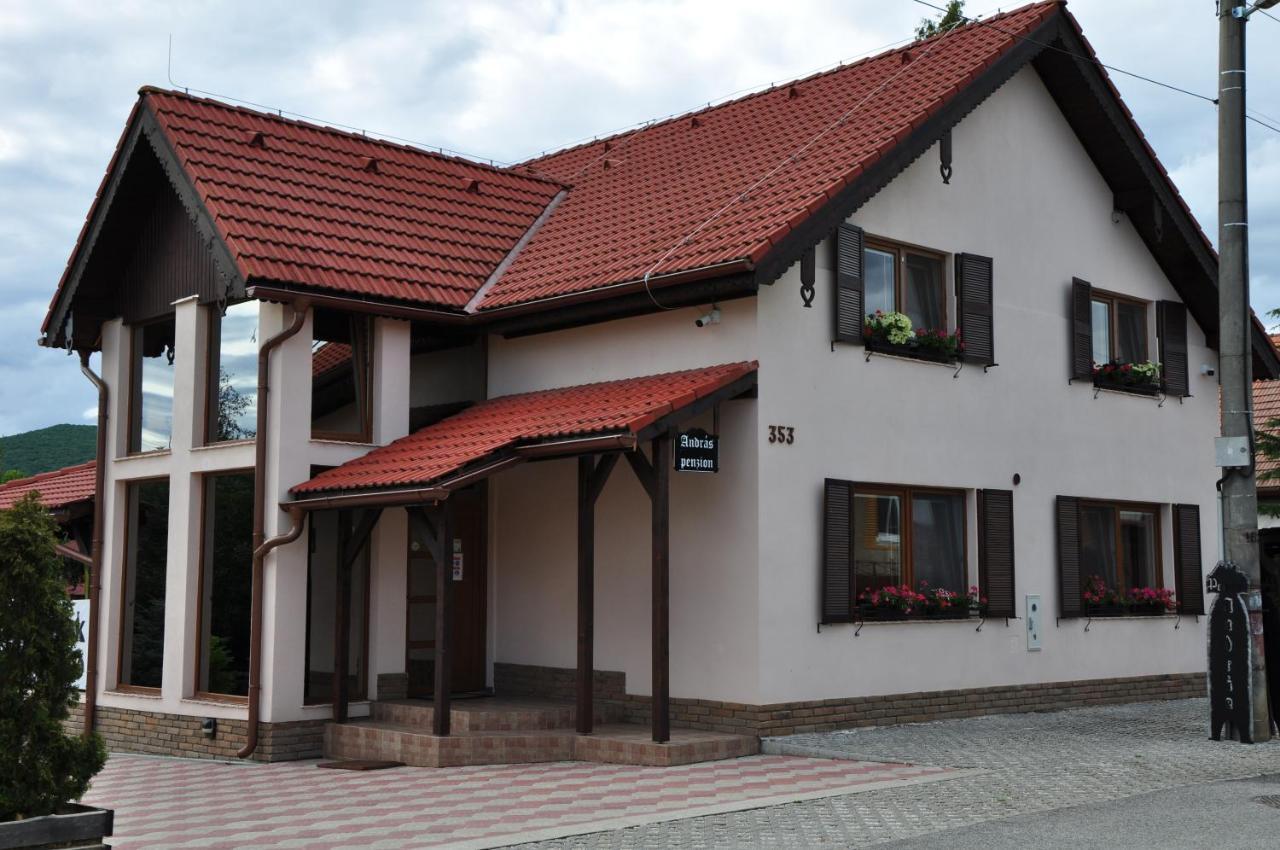 András penzión Krásnohorské Podhradie Exterior foto